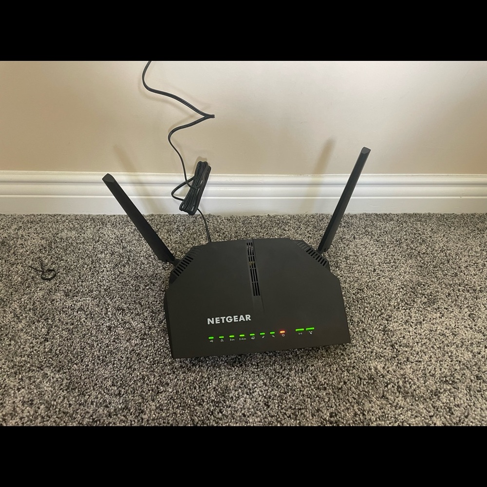 Netgear AC1200 WiFi Cable Modem Router Model C6220 - Picture 5 of 6